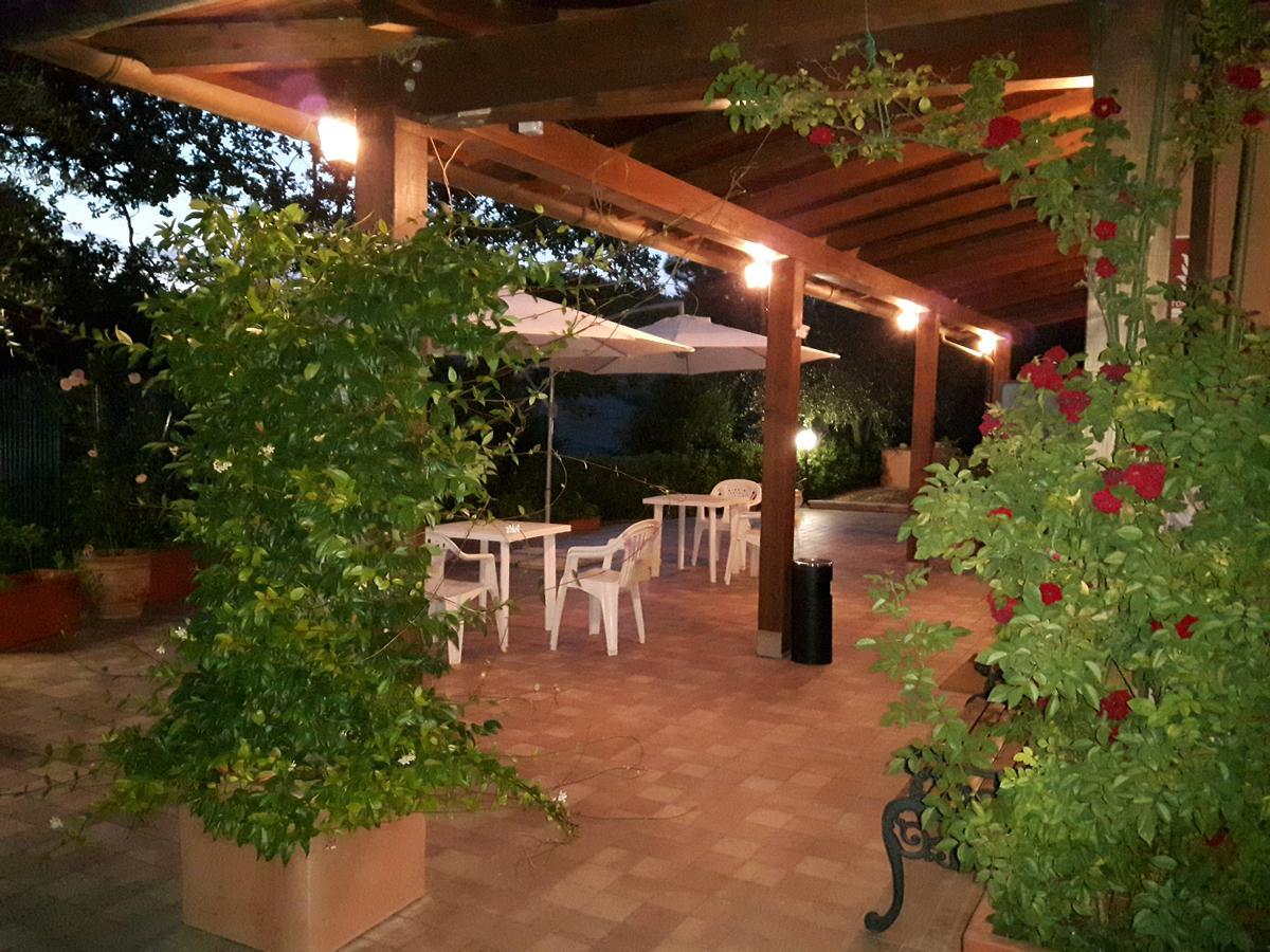 La Casa In Campagna Bed and Breakfast Cossignano Εξωτερικό φωτογραφία